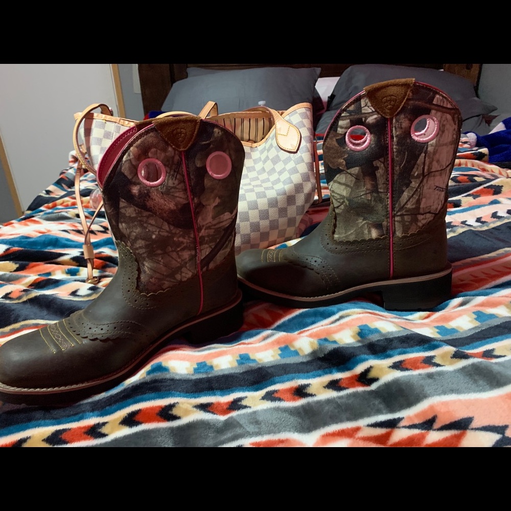 Ariat 8.5 boots
